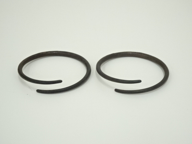  炭道具　寺西宗山造　銅流釜鐶（共箱）